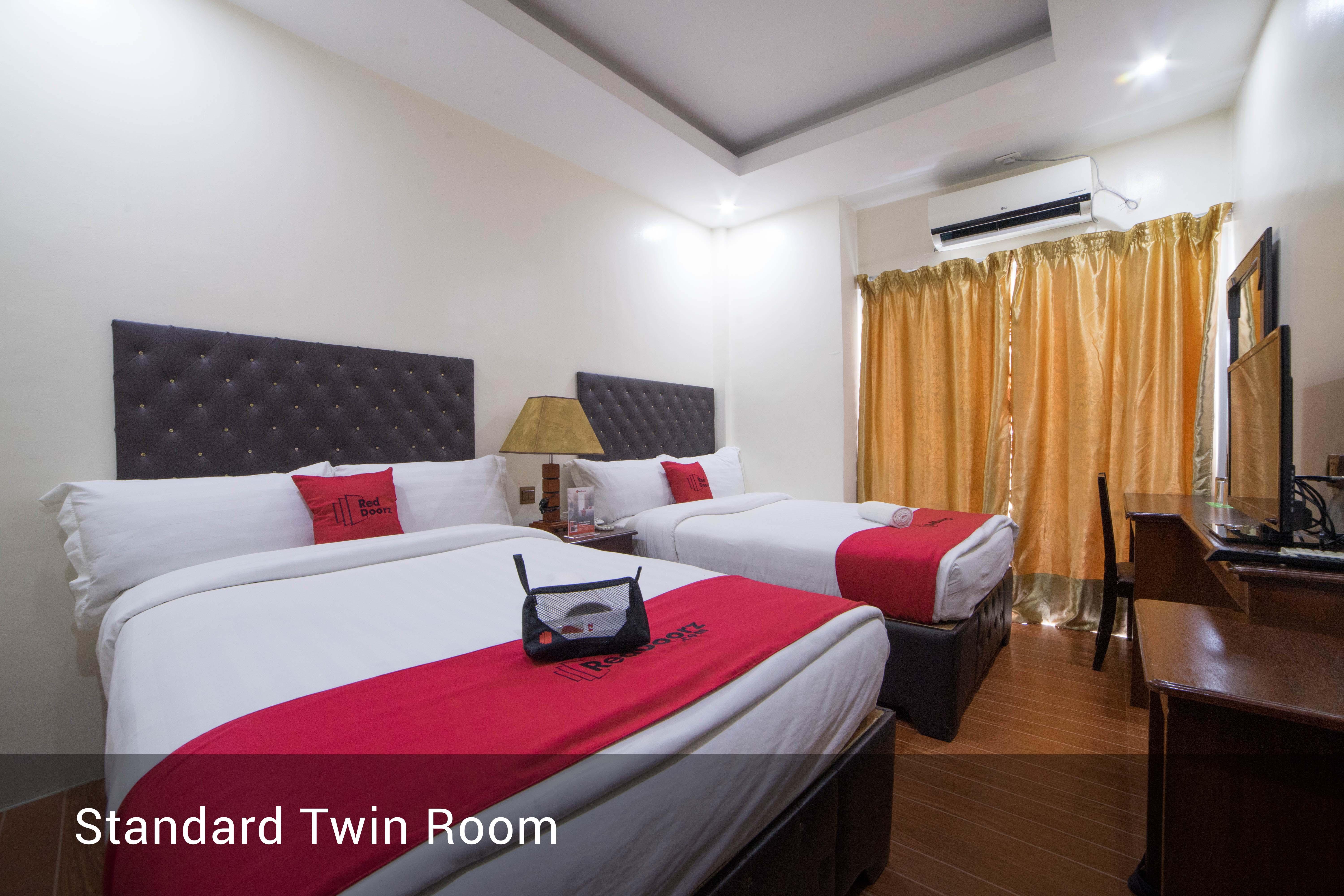 Reddoorz Plus @ Balibago Angeles City Exteriör bild