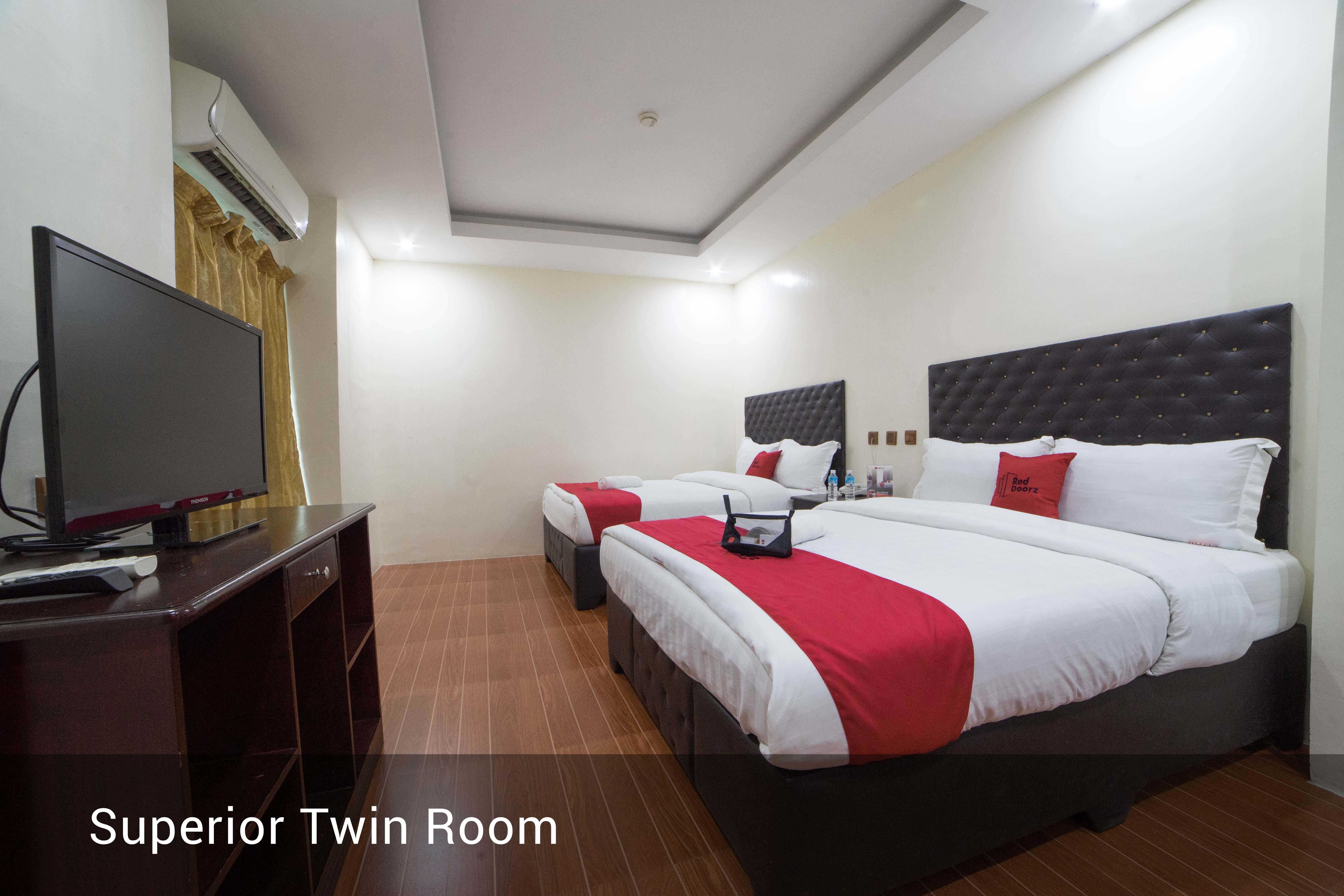 Reddoorz Plus @ Balibago Angeles City Exteriör bild